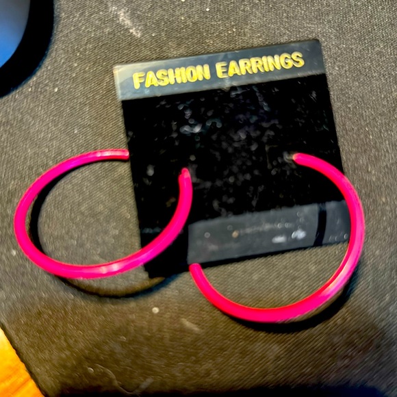 Dark pink vintage hopped earring - Picture 1 of 5